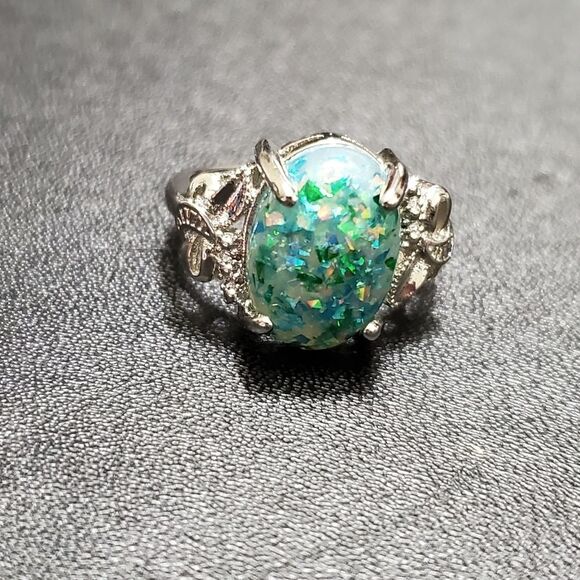 Sterling silver ring with sparkly stone - Picture 1 of 8